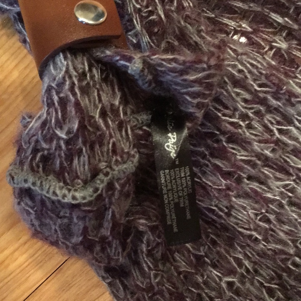 Scarf - Picture 4 of 4